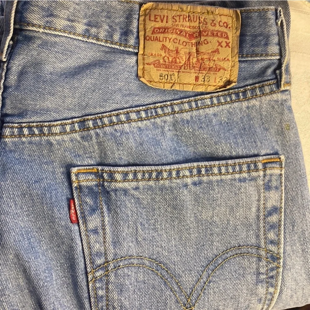 Men’s Light-wash Levi’s 501 Button-fly Cotton Jeans Sz 33 x 32